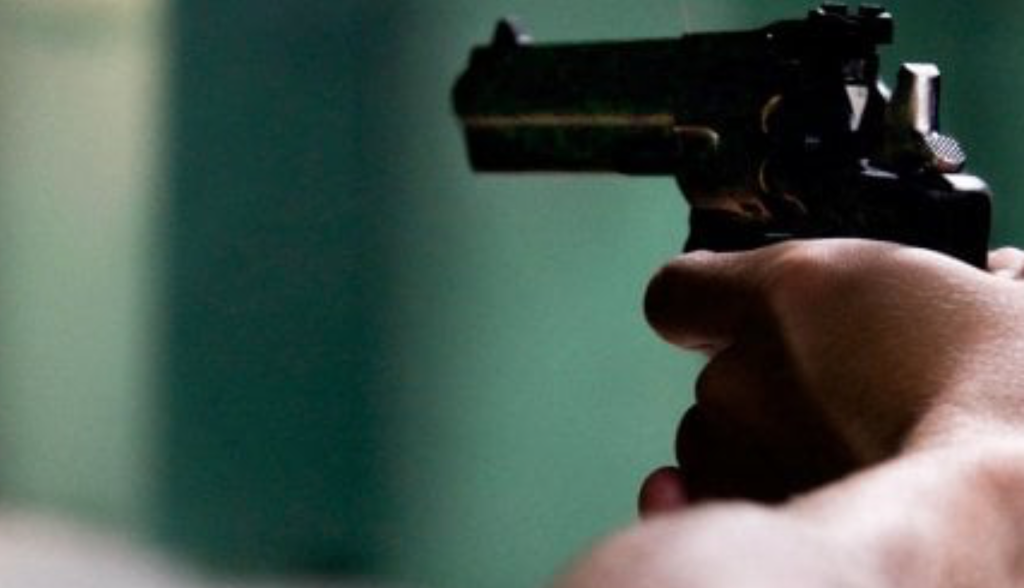 Napoli Enne Reagisce A Rapina Ferito Con Colpi Di Pistola A Piombini