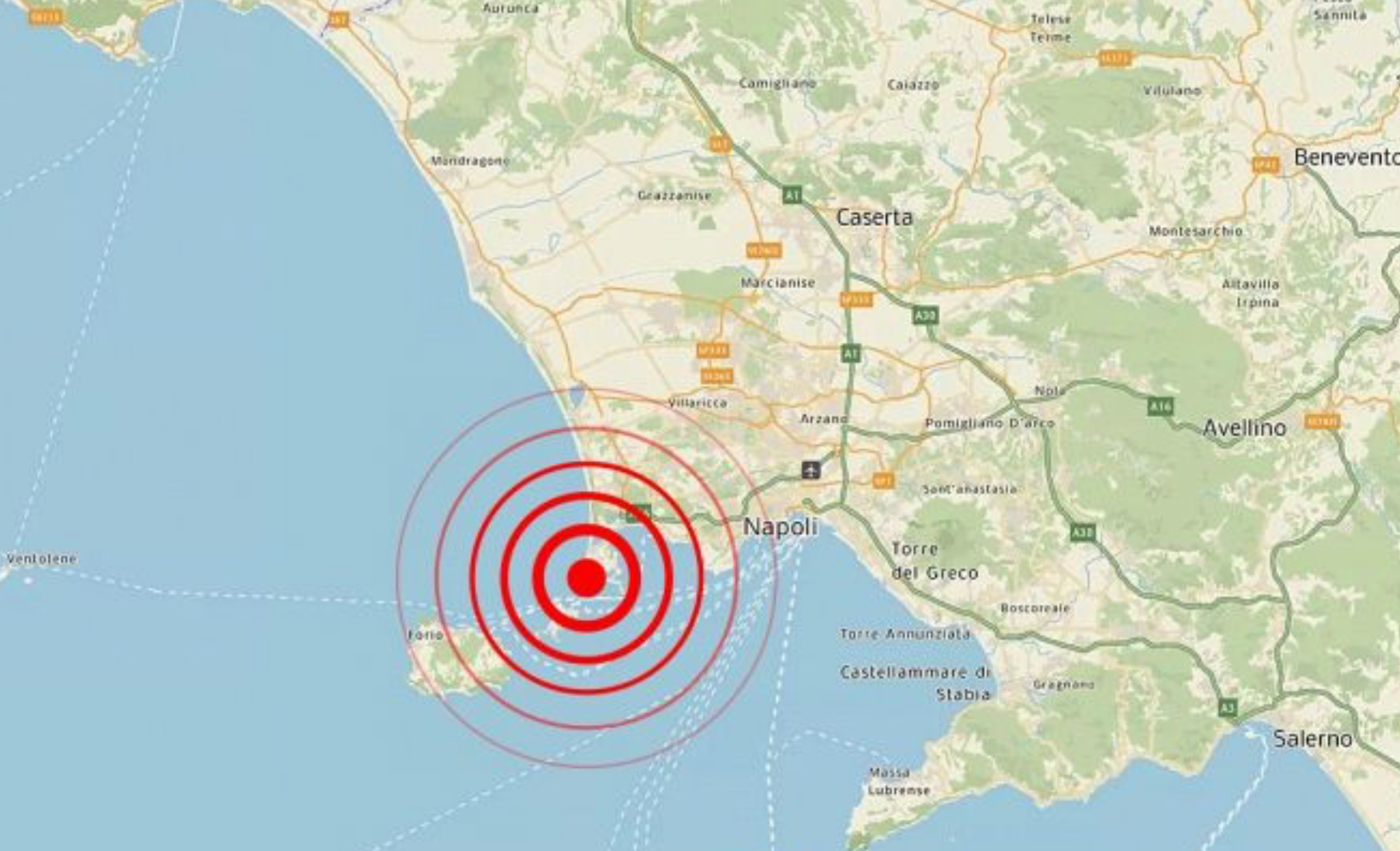 Terremoto Ai Campi Flegrei Doppia Scossa Una Forte Avvertita Dalla