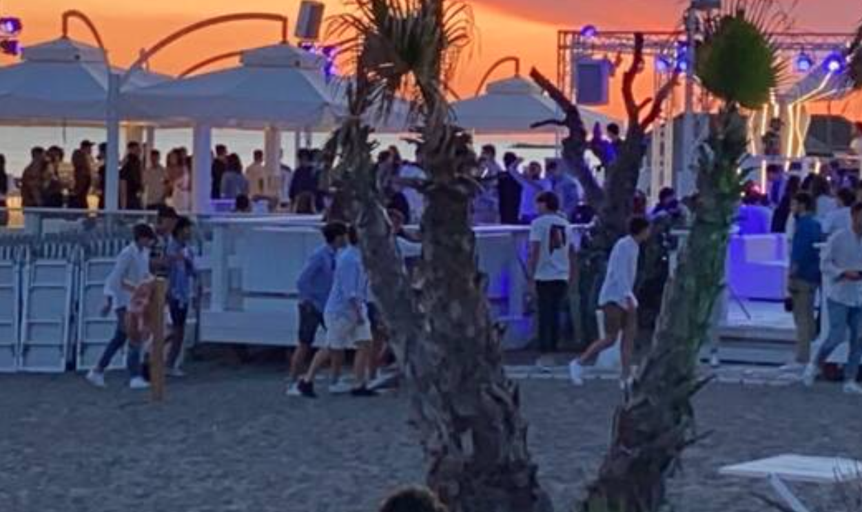 Ragazze scartate discoteca