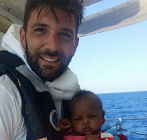 Salvatore Mattera: sottocapo Guardia Costiera che salva i piccoli migranti