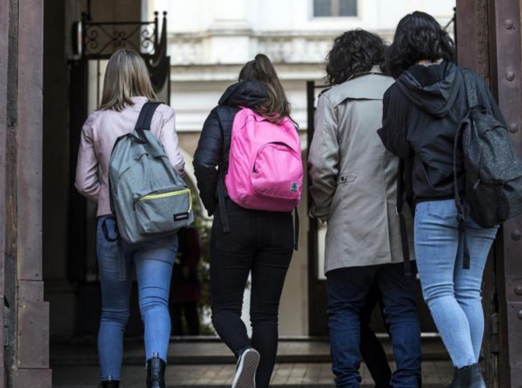 Studentesse abusate da professore