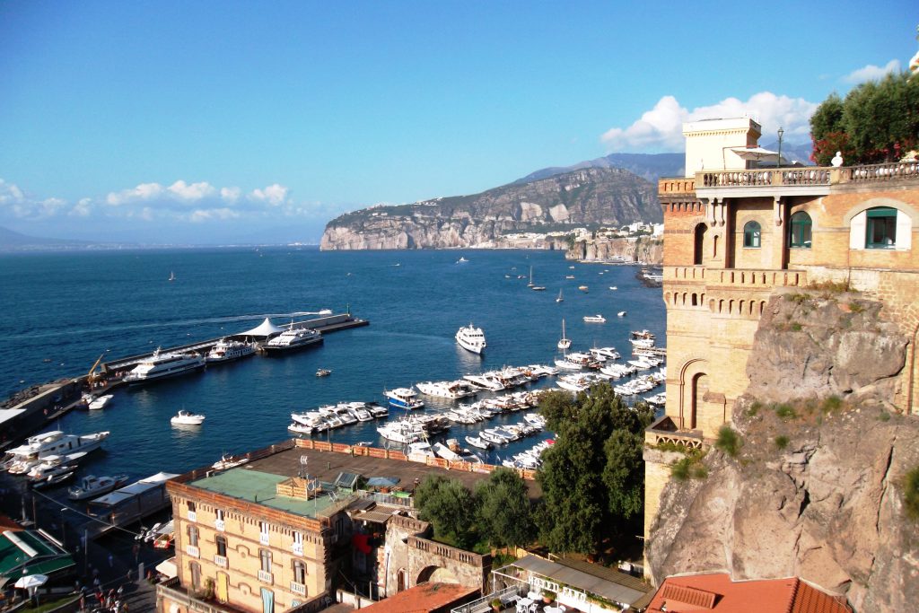 marina piccola sorrento divieto balneazione