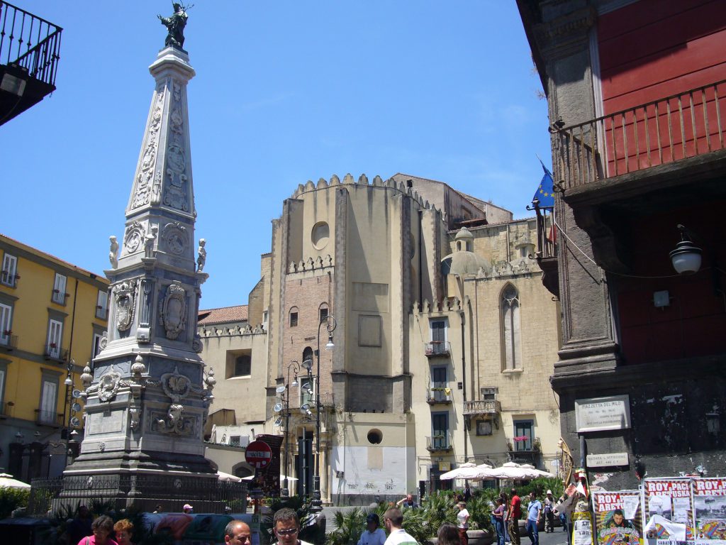 Storia dell' obelisco di piazza San Domenico Maggiore a Napoli