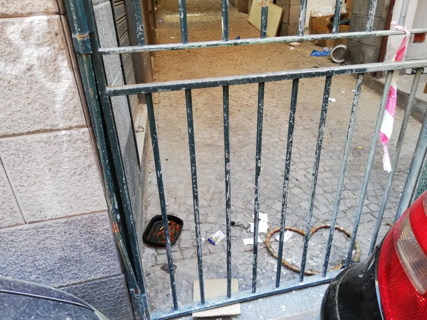 Ex mercatino di Sant'Anna ai Quartieri Spagnoli, regnano di nuovo degrado e rifiuti