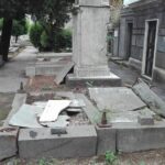 Orrore al cimitero di Poggioreale, loculo aperto e ossa ammucchiate