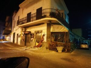 Paura a Scafati, bomba esplode davanti un bar durante la notte