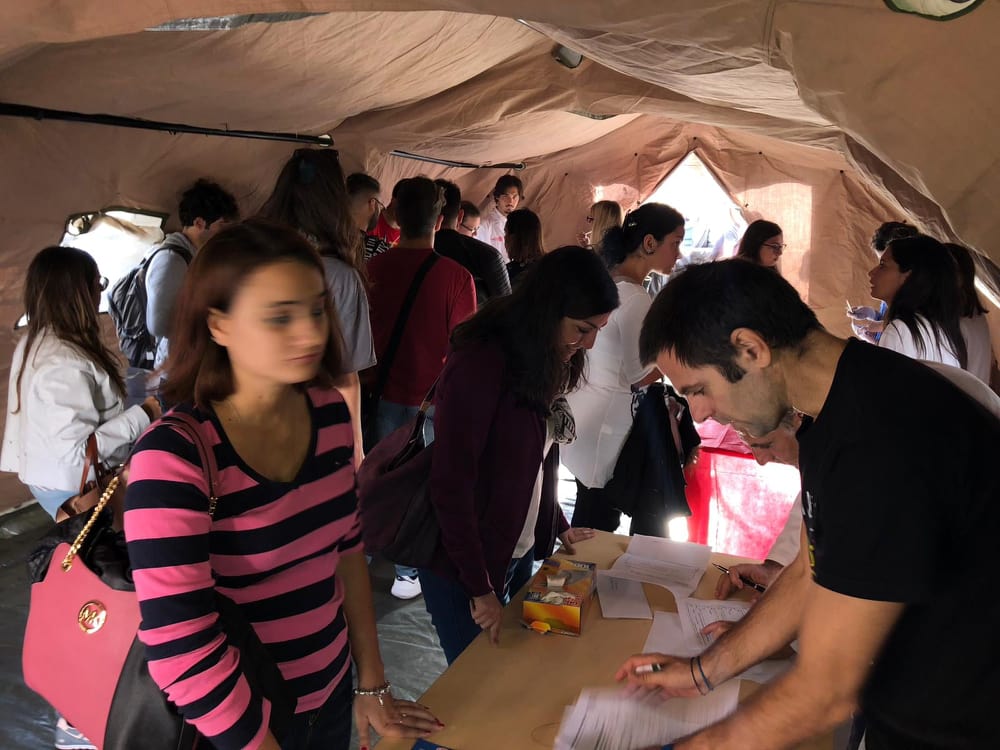 Napoli, c'è la fila per aiutare il piccolo Alessandro: la solidarietà dei napoletani