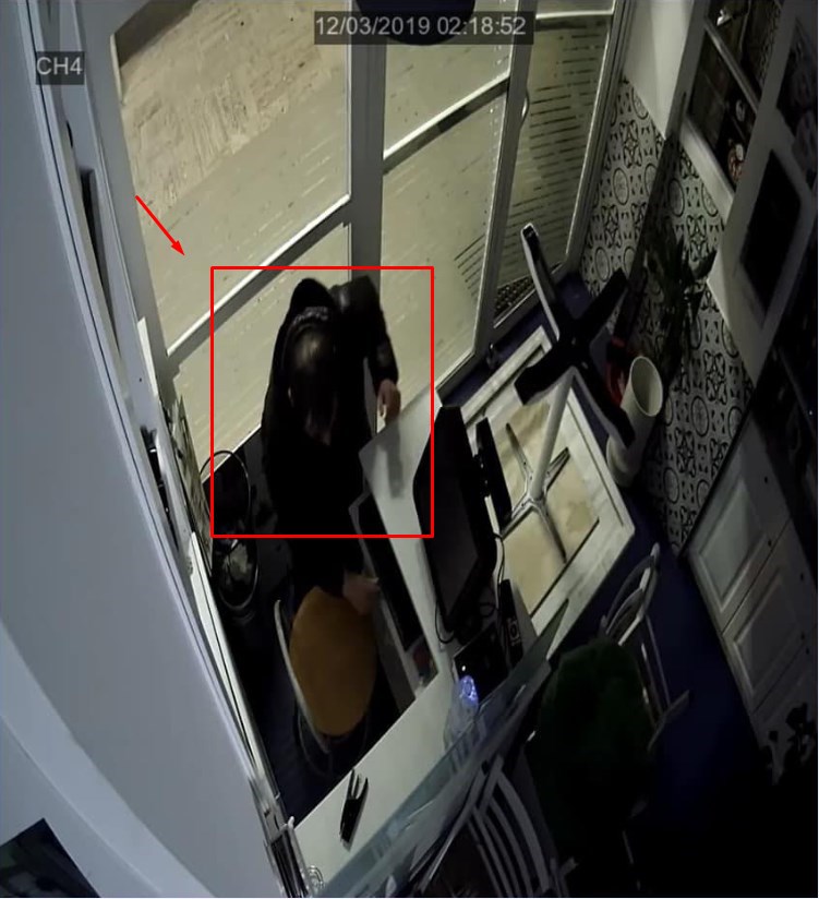 Napoli, rapina alla pizzeria Porzio: il ladro ha agito a volto scoperto