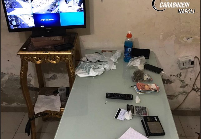 Rione Traiano, alcuni residenti si oppongono al blitz dei carabinieri