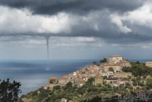 Tromba d'aria a Castellabate, un altro video che mostra la forza della perturbazione