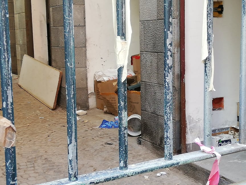 Ex mercatino di Sant'Anna ai Quartieri Spagnoli, regnano di nuovo degrado e rifiuti