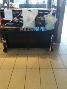 Stazione Garibaldi a Napoli, pianoforte bloccato: la rivolta dei cittadini