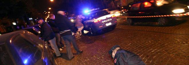 Napoli, tenta di tagliare la gola alla moglie: arrestato