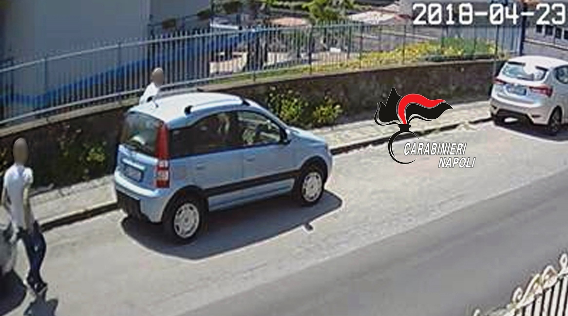 Torre del Greco, arrestati ladri seriali di auto radio