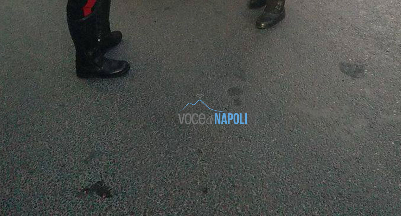 Napoli, donna investita in centro: è caccia ai colpevoli