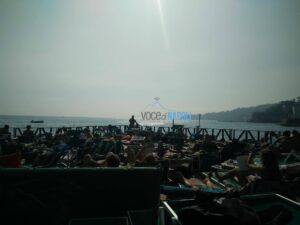 Napoli, è ottobre ma i napoletani sono al mare