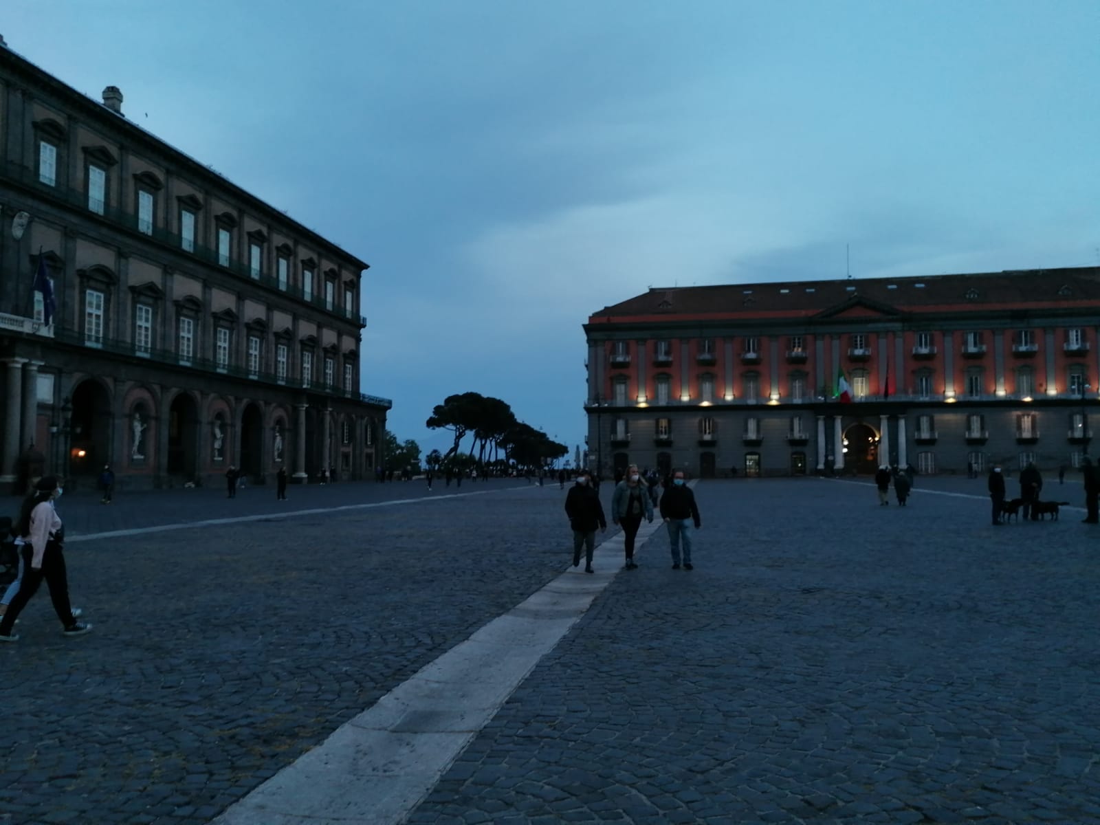 'Fase2', l'ora d'aria dei napoletani per il primo maggio: in troppi senza mascherina