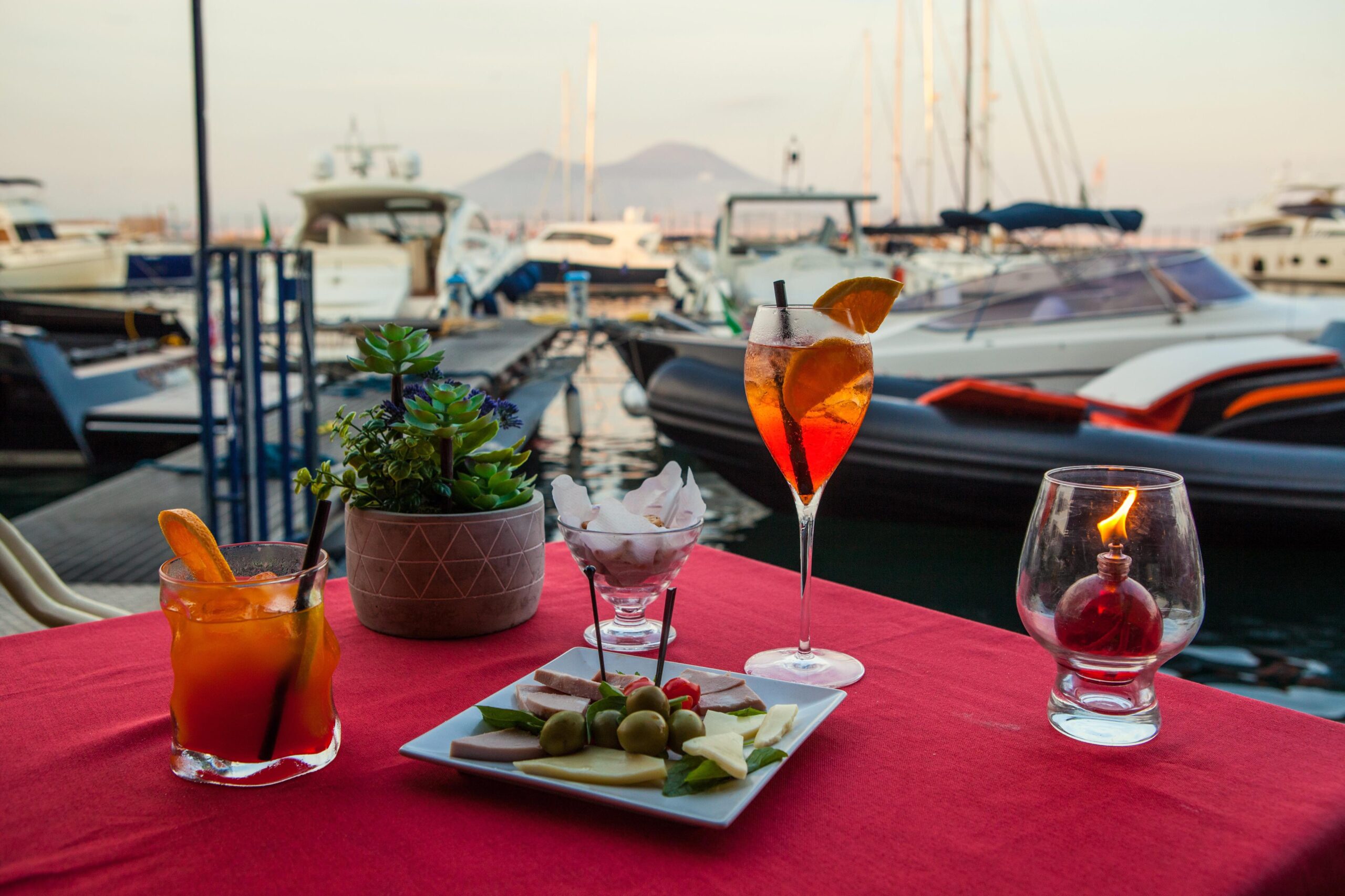 Borgo Marinari, tra storia e leggenda il fascino di un luogo unico e sul mare