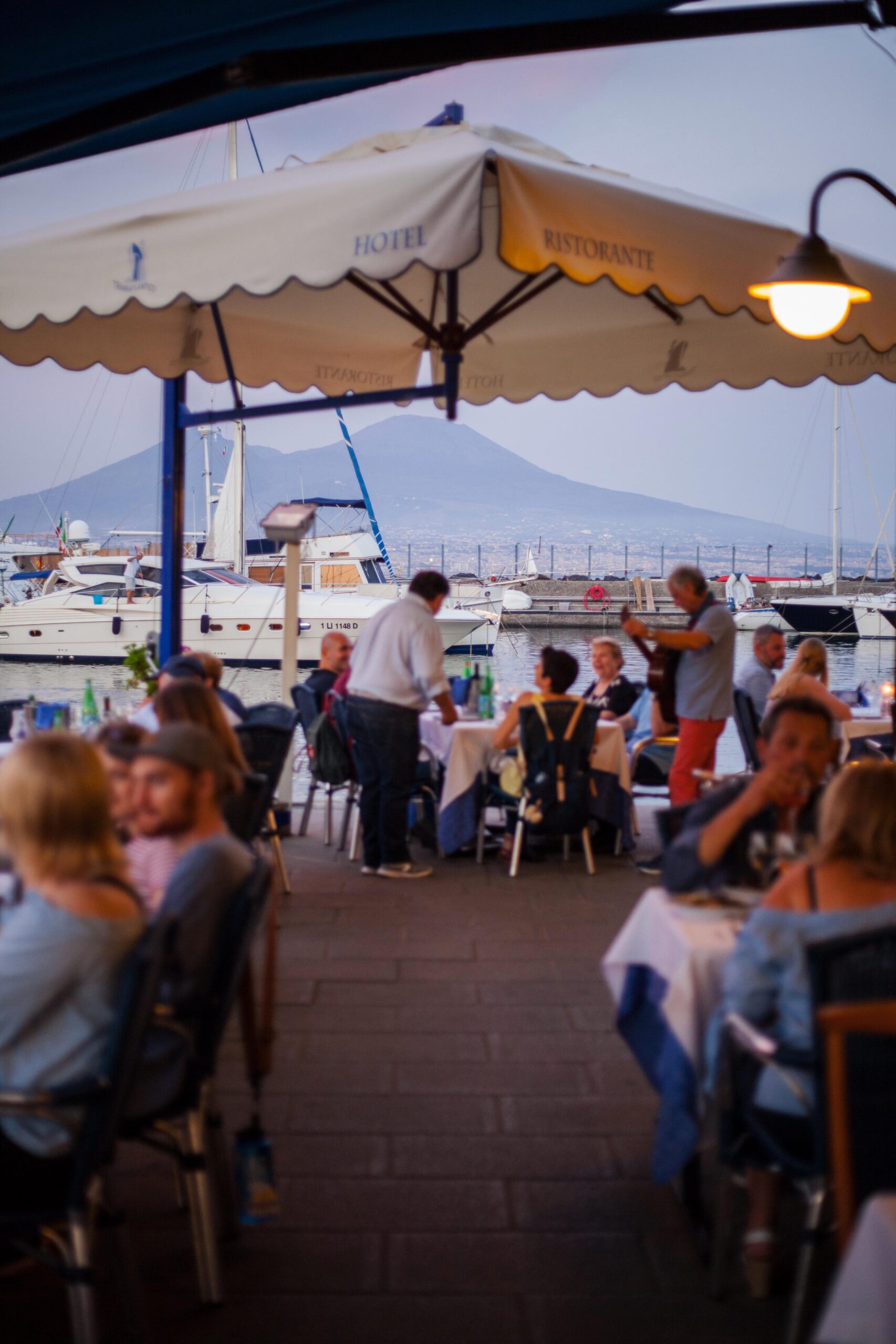 Borgo Marinari, tra storia e leggenda il fascino di un luogo unico e sul mare