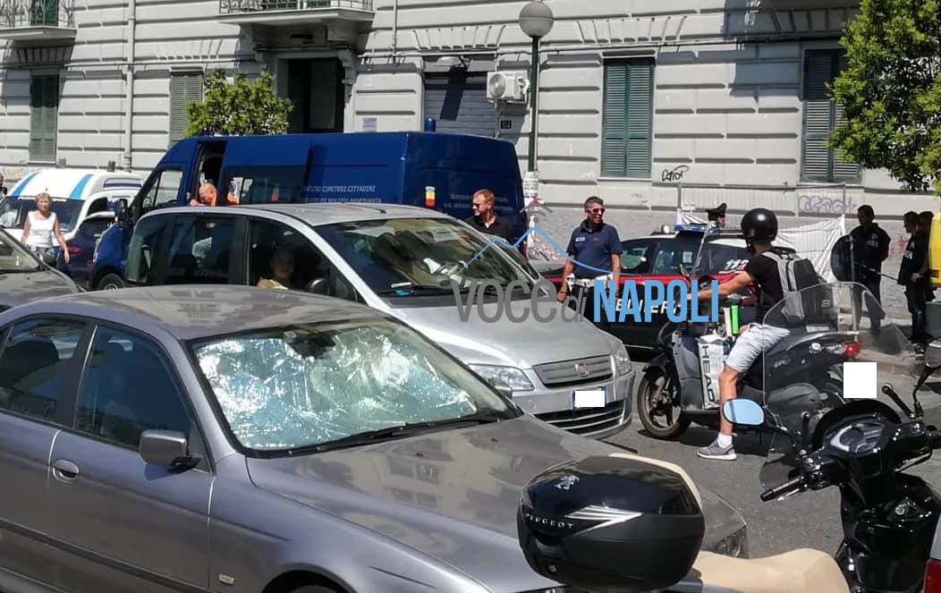 Napoli, donna si lancia nel vuoto a Fuorigrotta