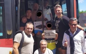 Bimbo autistico perde la playstation sul bus, gli autisti fanno una colletta per ricomprarla