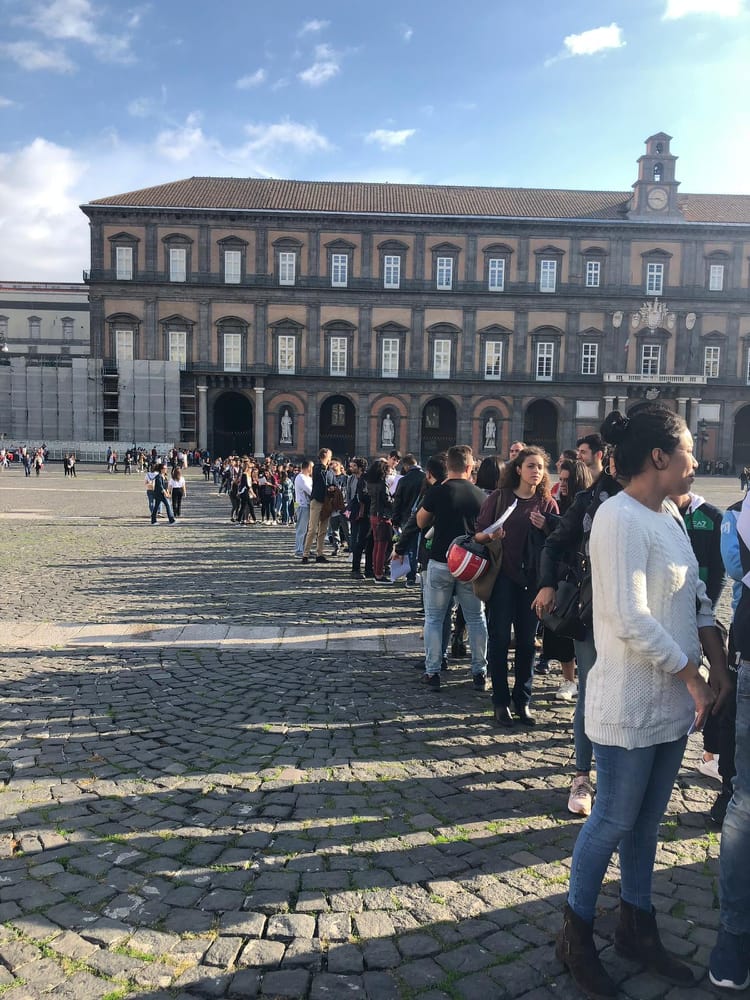 Napoli, c'è la fila per aiutare il piccolo Alessandro: la solidarietà dei napoletani