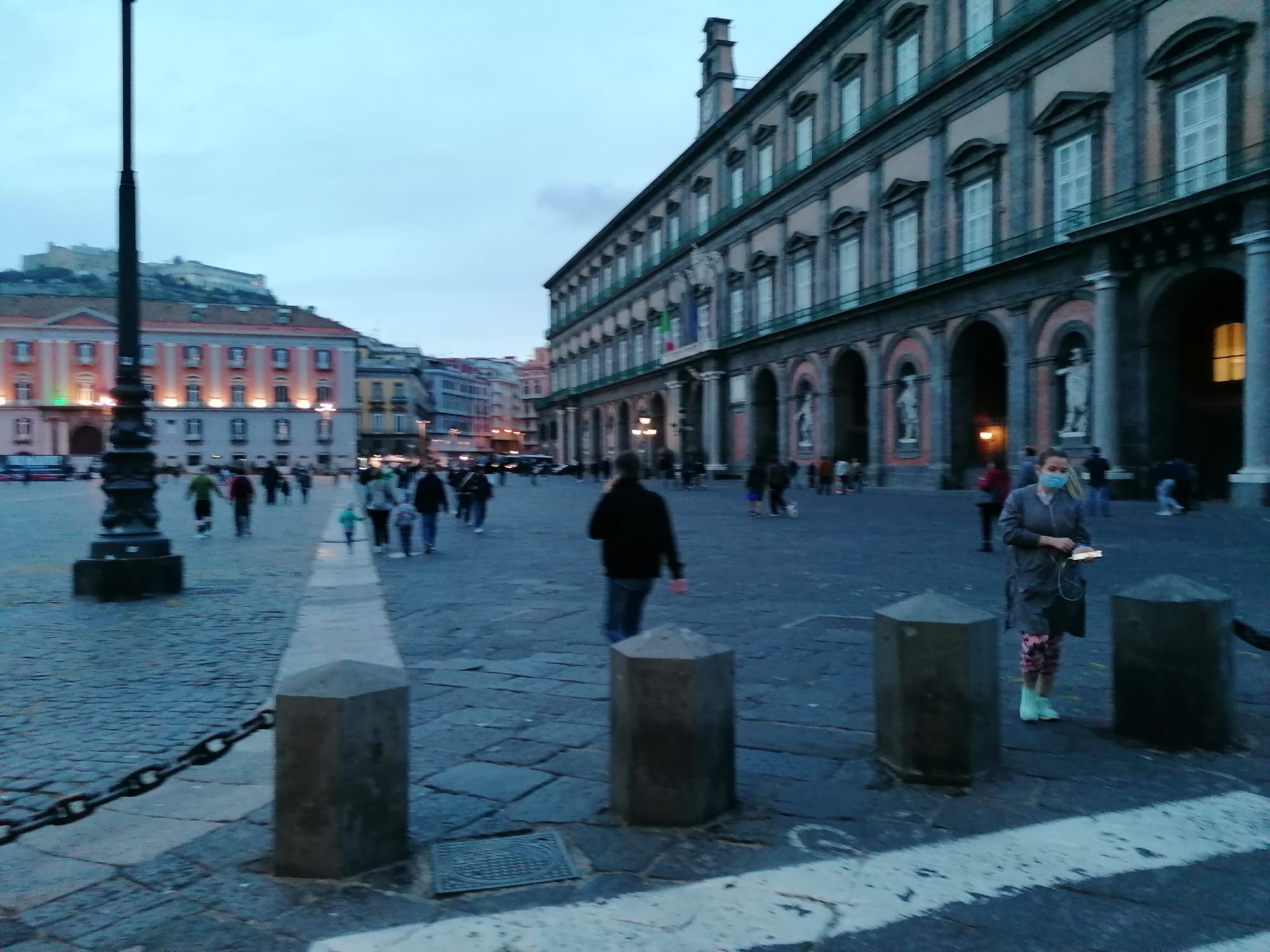 'Fase2', l'ora d'aria dei napoletani per il primo maggio: in troppi senza mascherina