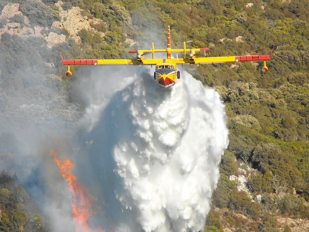Napoli, nuovo incendio: a fuoco la collina dei camaldoli