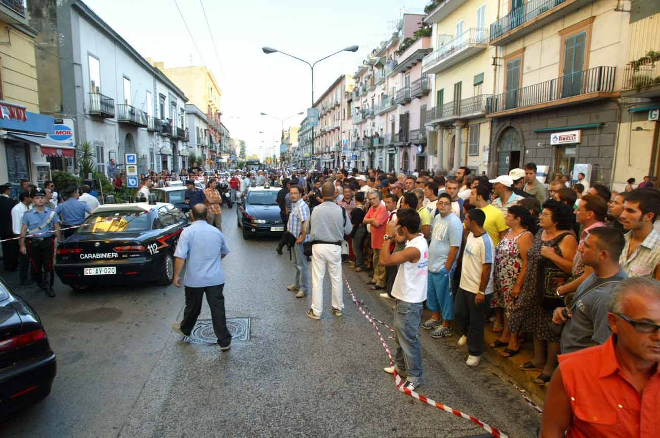 Secondigliano, motorino impenna e spacca la faccia ad una ragazzina