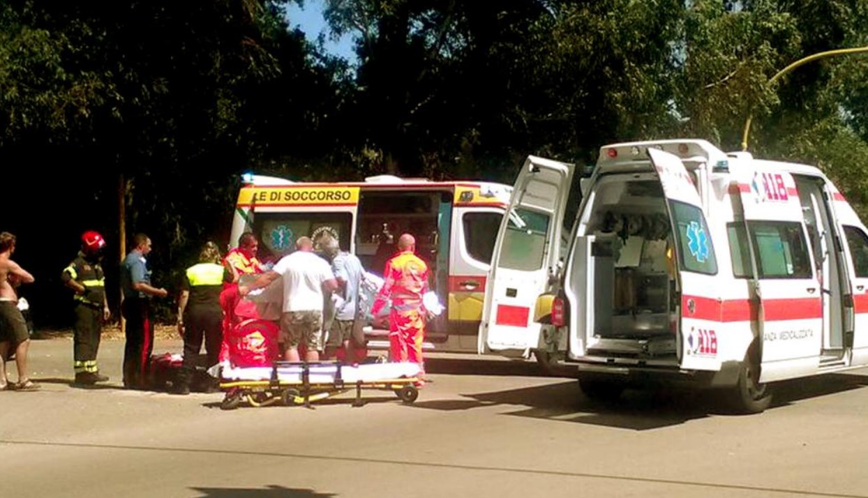 Dramma sulla Statale, furgone travolge ciclisti: morti tre giovanissimi 