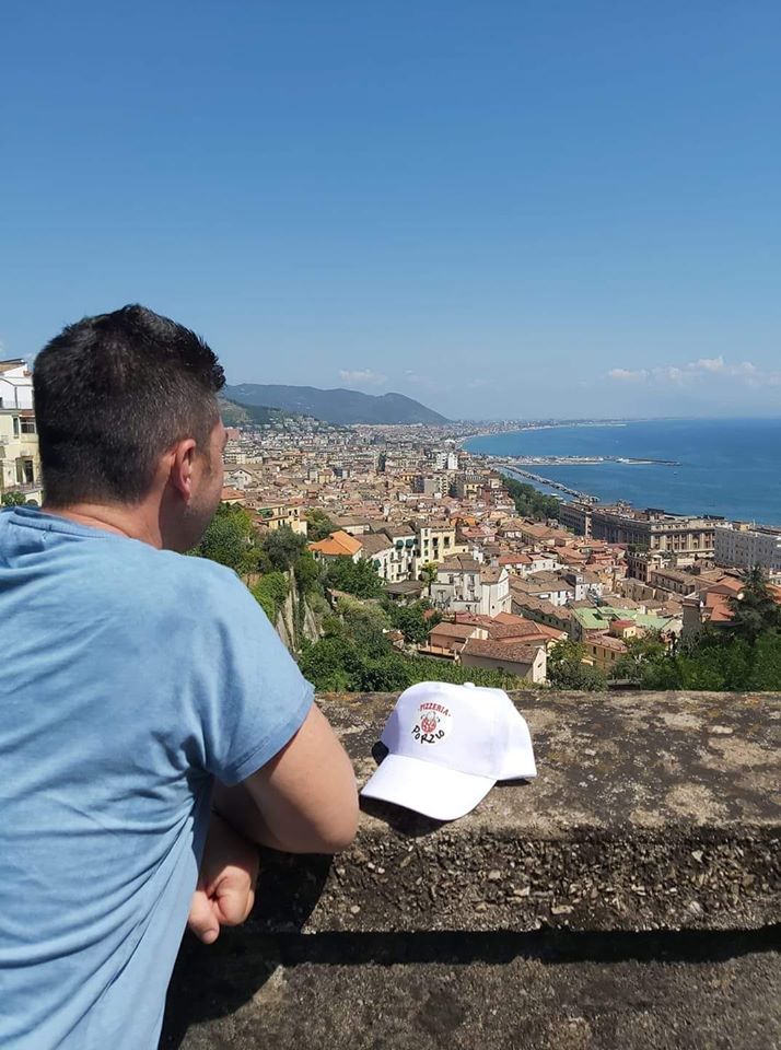 Errico Porzio inaugura una nuova pizzeria a Salerno e festeggia 20 anni di carriera