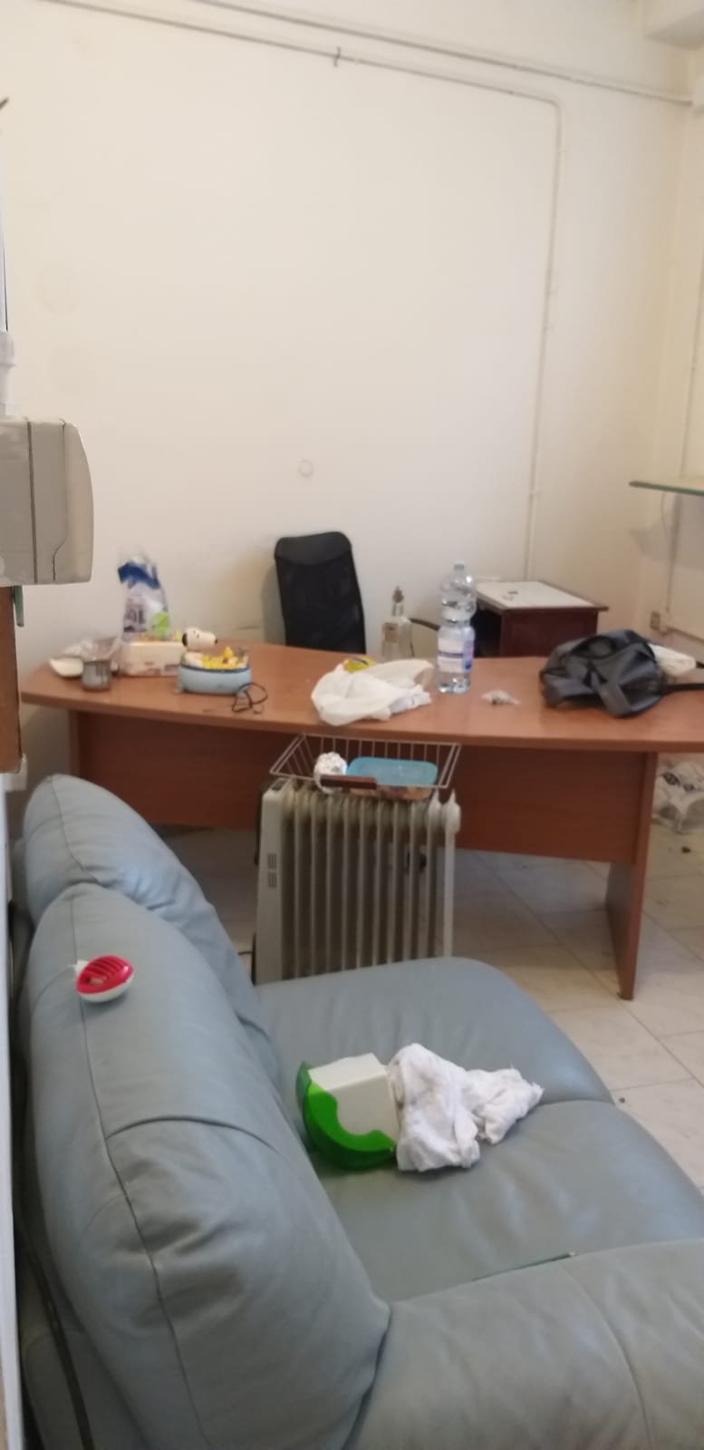 Anm, autista trovato a dormire in deposito durante il turno: aveva allestito una stanza