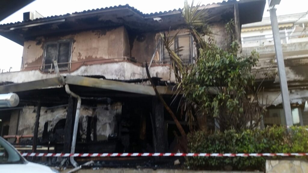 Incendi a Fusaro, distrutto il pub "Madcap"