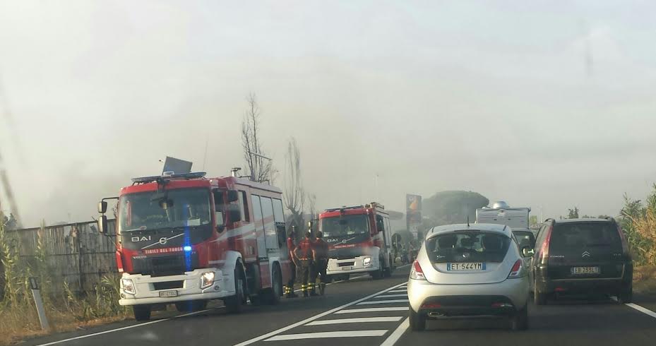 Asse mediano, grave incidente: auto in fiamme e feriti