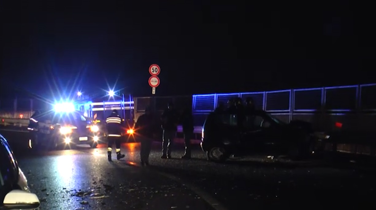 Grave incidente d'auto sul litorale Domizio: 9 feriti tra cui 3 bambini