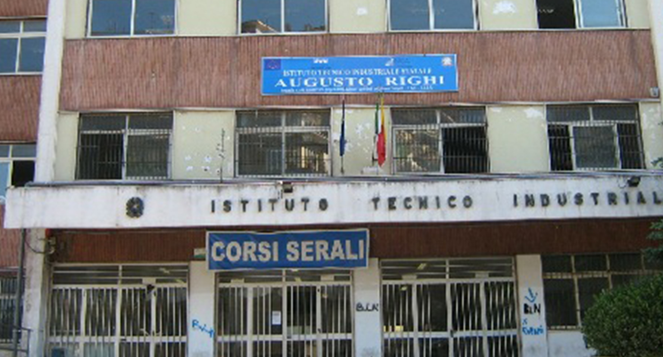 Napoli, devastato l'istituto Augusto Righi da una banda di teppisti