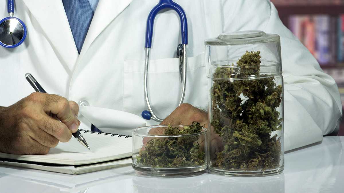 Napoli, da gennaio 2017 cannabis in vendita nelle farmacie