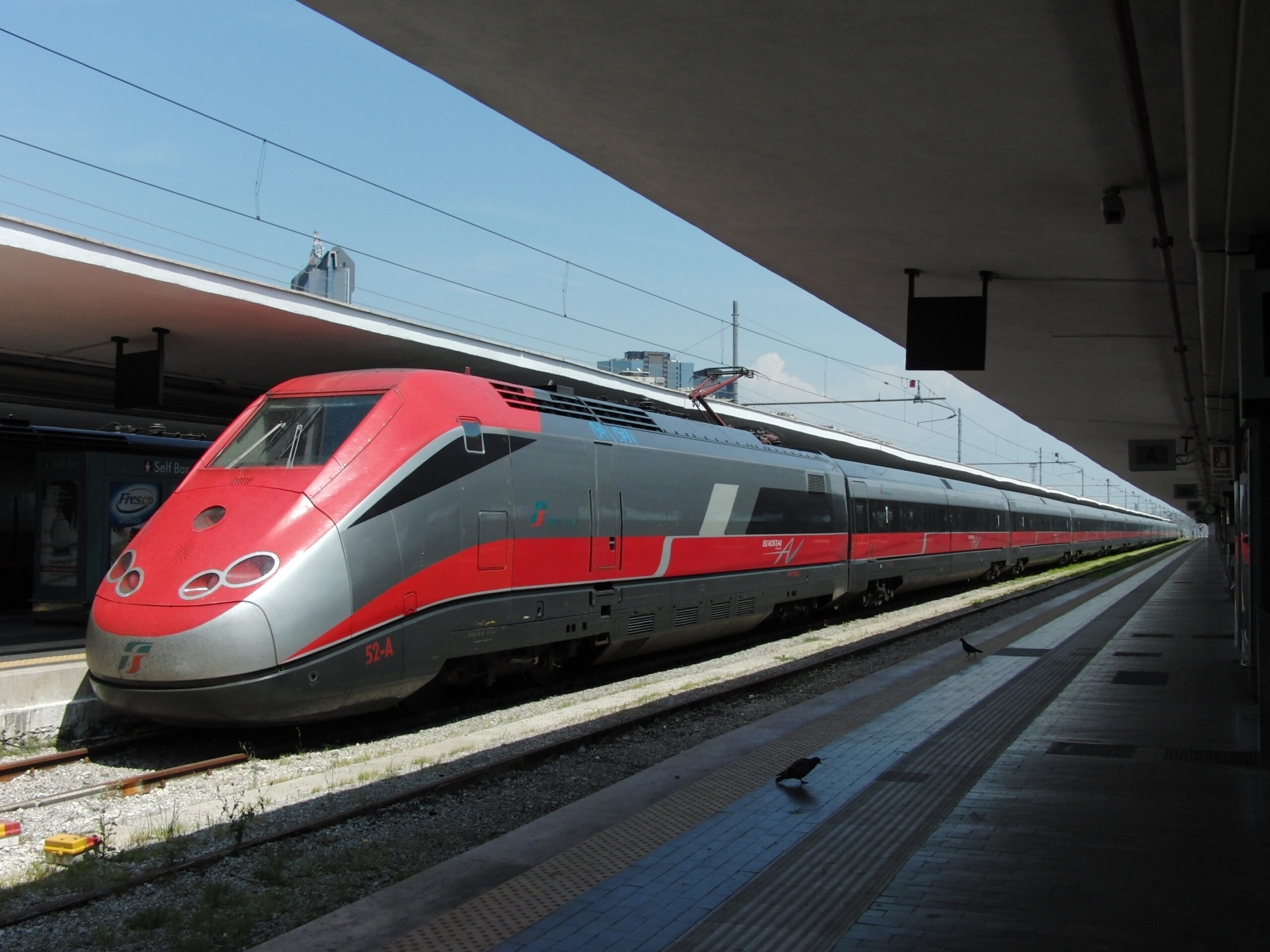Frecciarossa in ritardo a Napoli, un uomo è stato investito da un treno