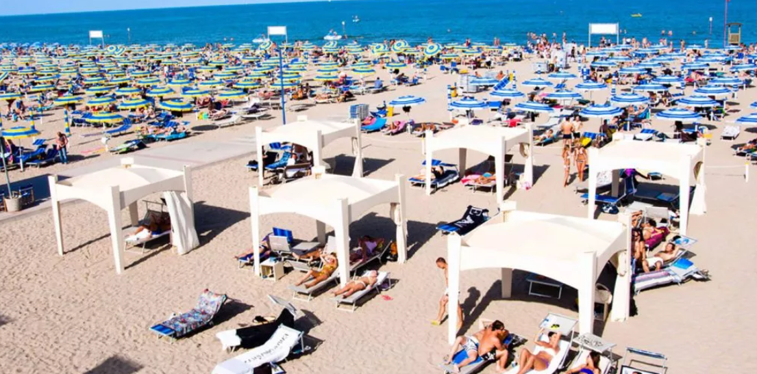 Quanto costa andare a mare in Italia, Venezia la più cara con 453 euro al giorno 