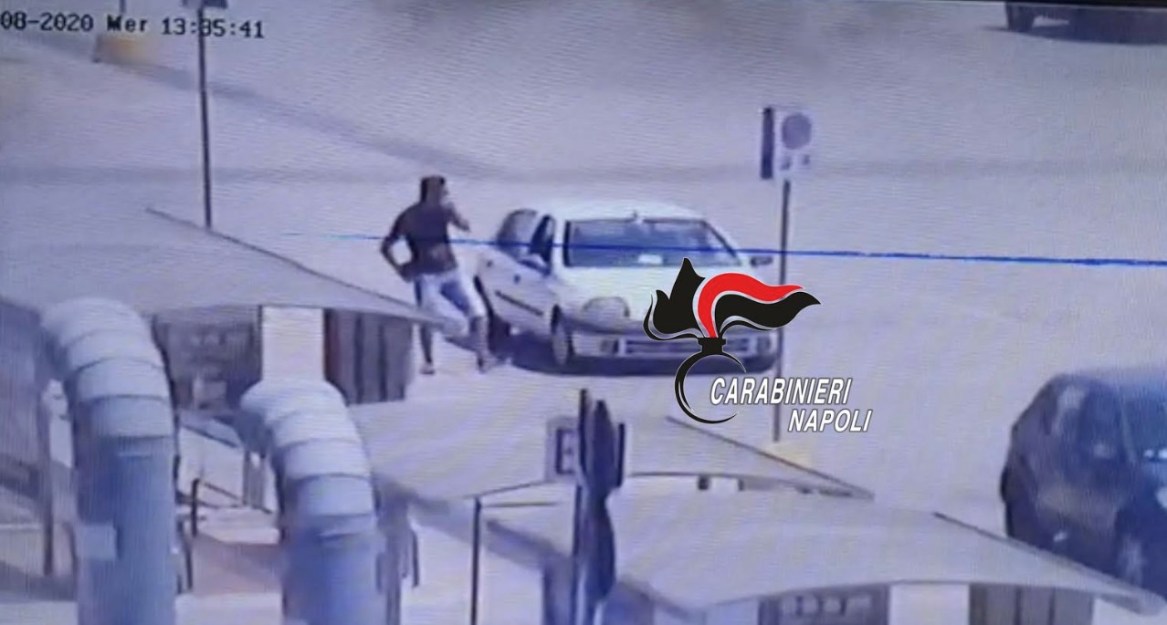 Quarto, trucco per derubare le vittime ruota forata e poi il furto, arrestati