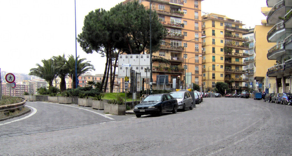 Tentato suicidio al Vomero: un uomo si stava per lanciare nel vuoto