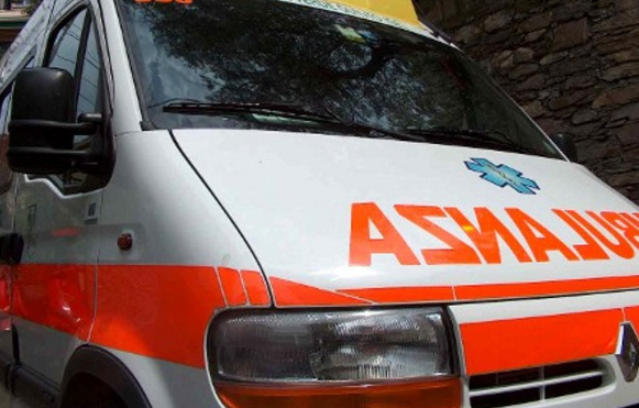 Tragedia domestica: donna precipita dalla finestra nel napoletano