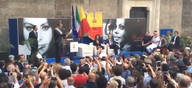 Napoli, Sophia Loren riceve la cittadinanza onoraria 