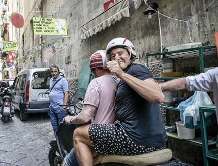 Dolce & Gabbana a Napoli: il tour di Stefano in motorino per i vicoli