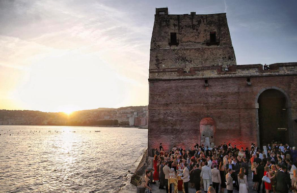 Dolce & Gabbana a Napoli: il guadagno della città