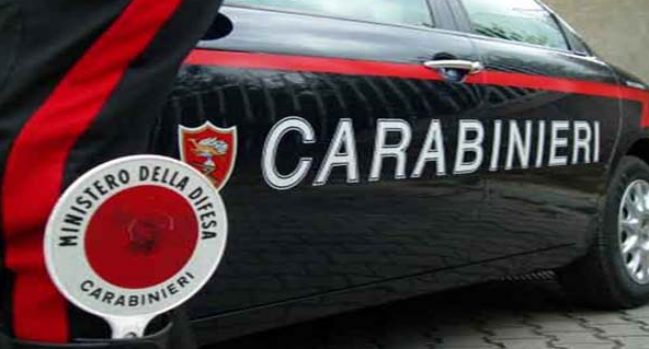 Battipaglia: coppia si apparta, gang distrugge l'auto a sprangate 