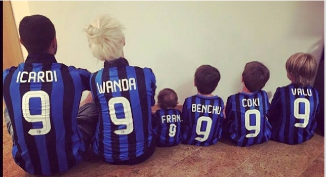 Icardi e Wanda pubblicano foto chiare: Mauro resta all'Inter