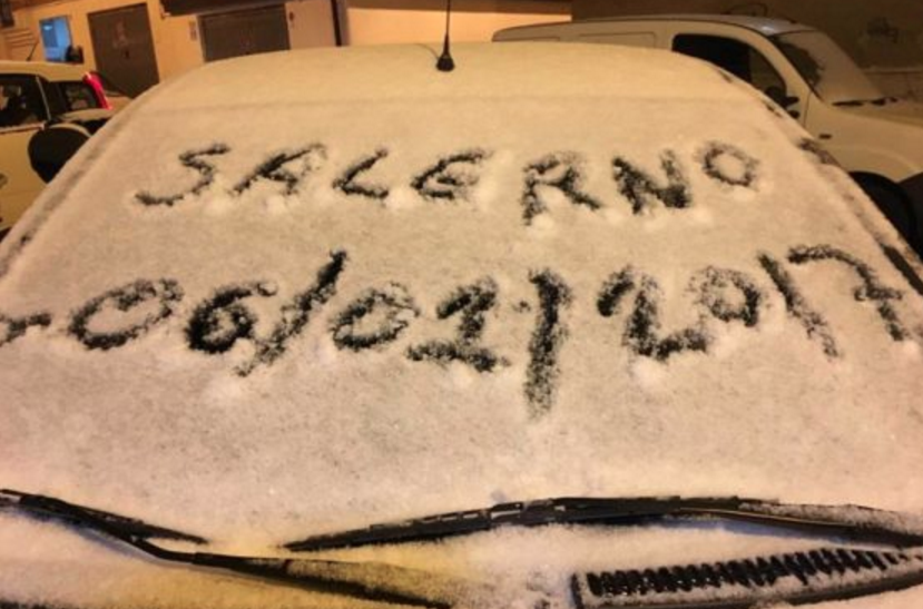 Gelo in Campania, nevica anche a Napoli