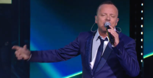 Gigi D'Alessio infiamma il pubblico di Made in Sud con le sue hit storiche