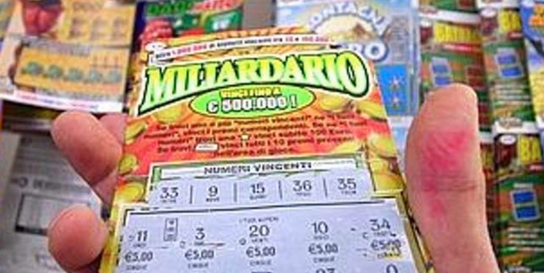 Fuorigrotta baciata dalla fortuna, super vittoria al "Gratta e Vinci" 